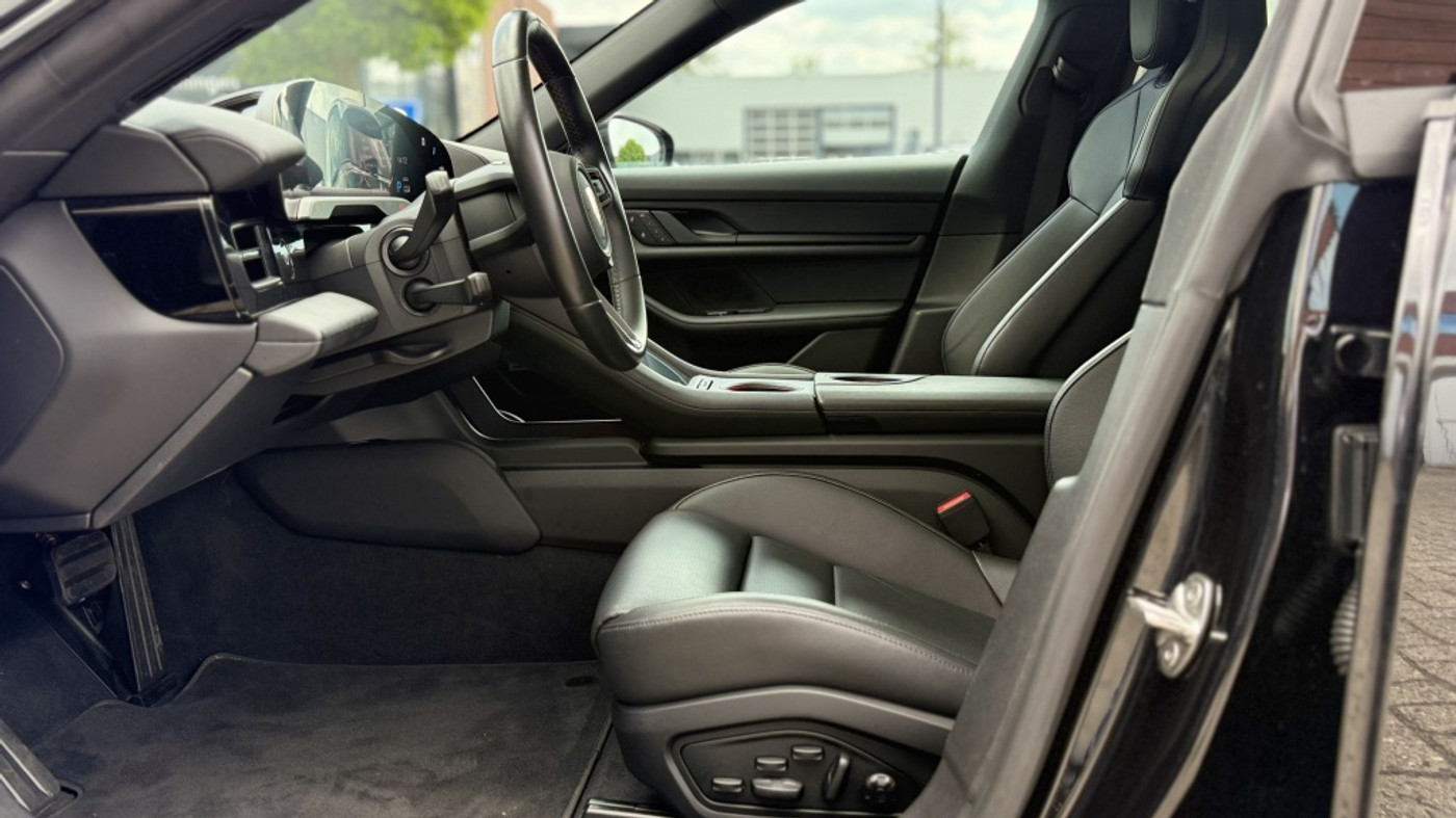 Foto van Porsche Taycan 4s