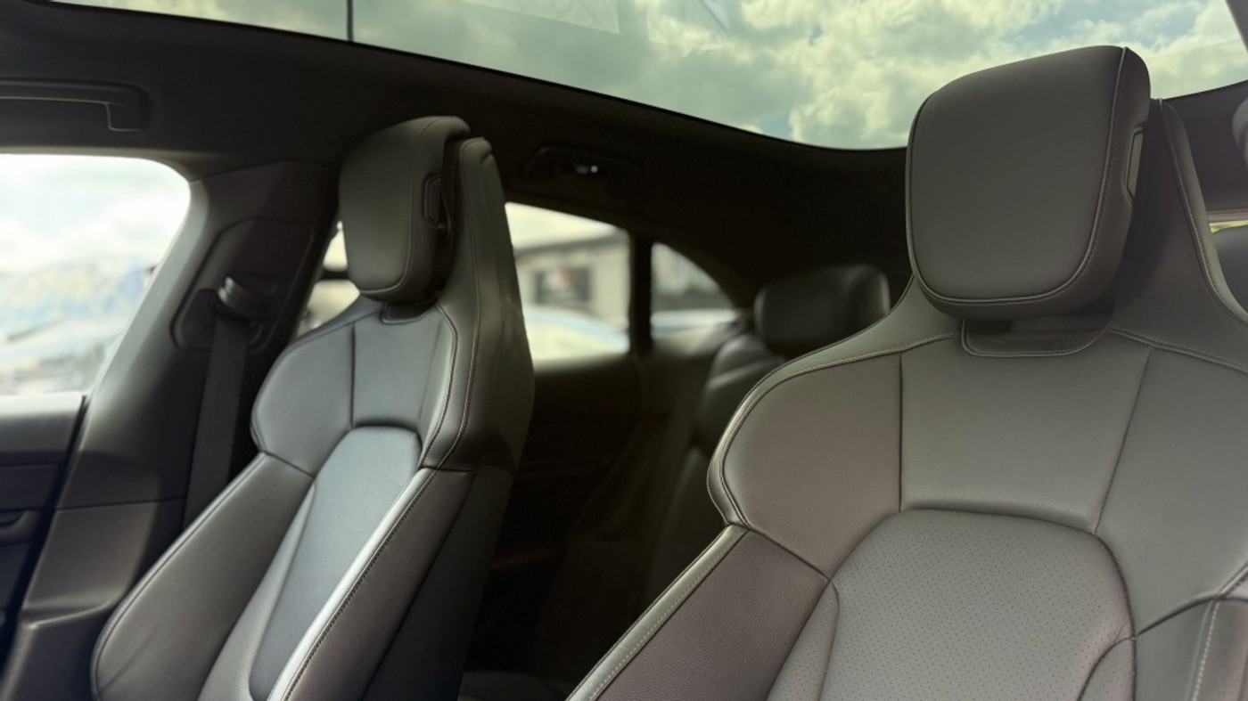 Foto van Porsche Taycan 4s