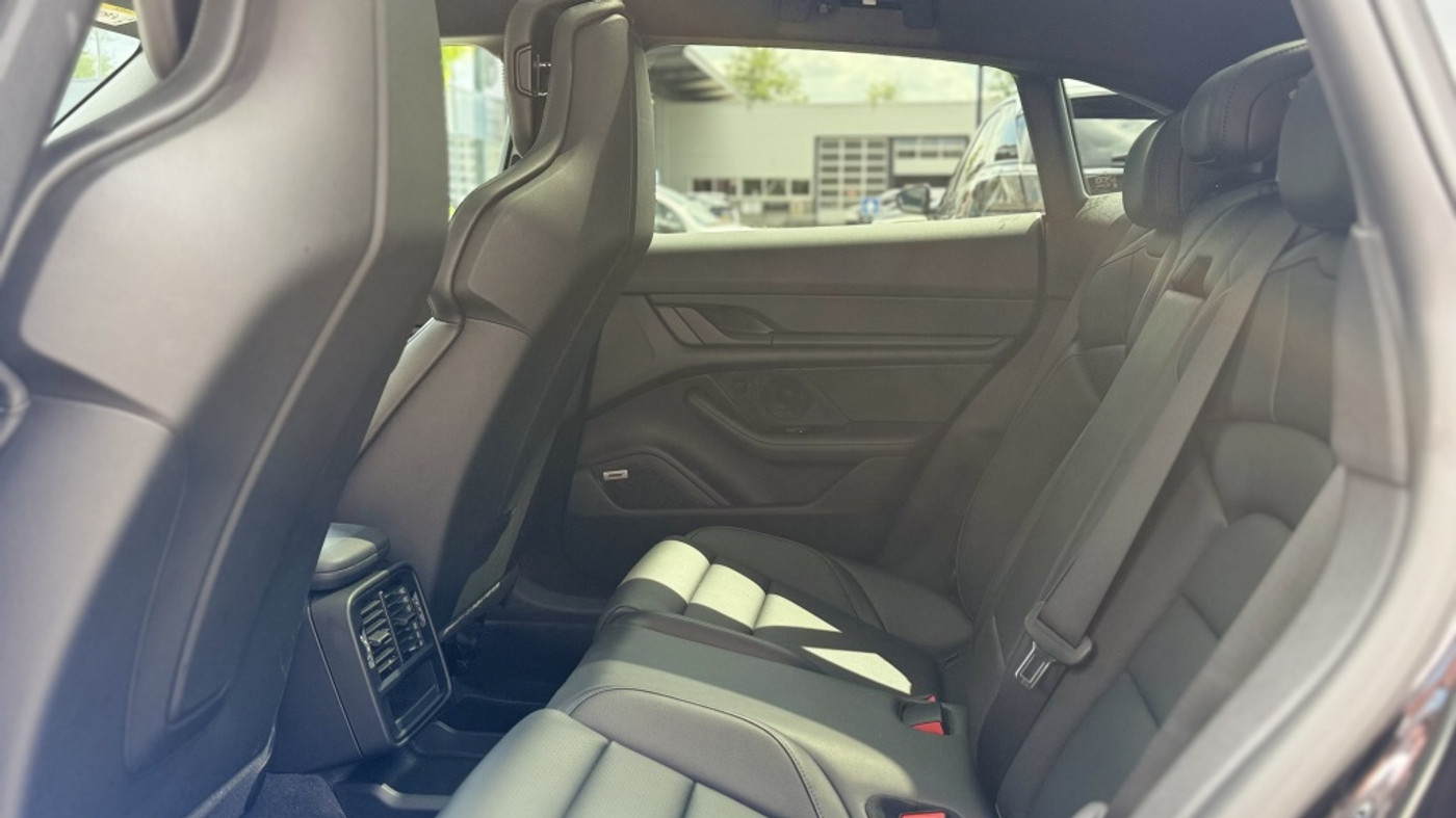 Foto van Porsche Taycan 4s
