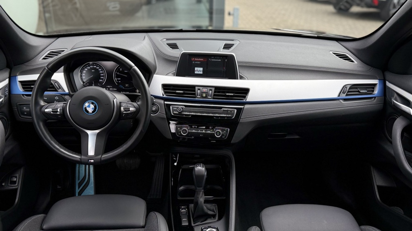 Foto van BMW X1 Xdrive25e