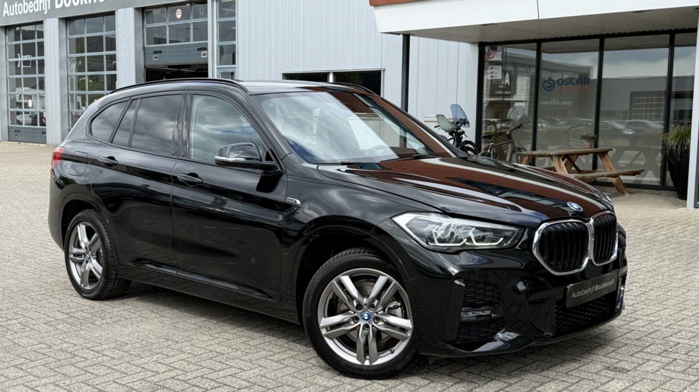 Foto van BMW X1 Xdrive25e