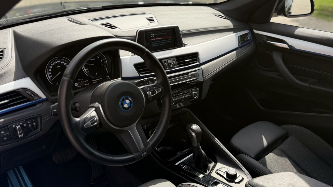 Foto van BMW X1 Xdrive25e