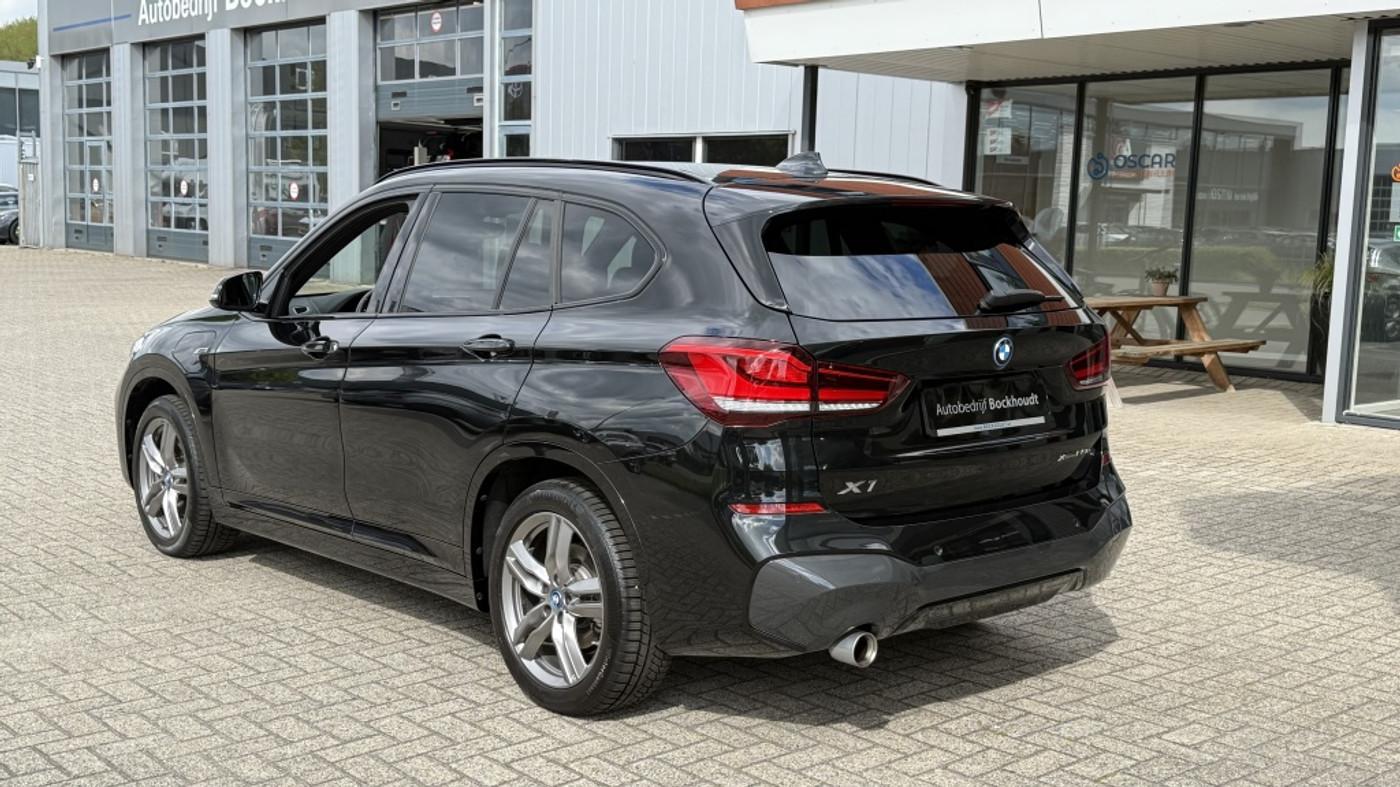 Foto van BMW X1 Xdrive25e