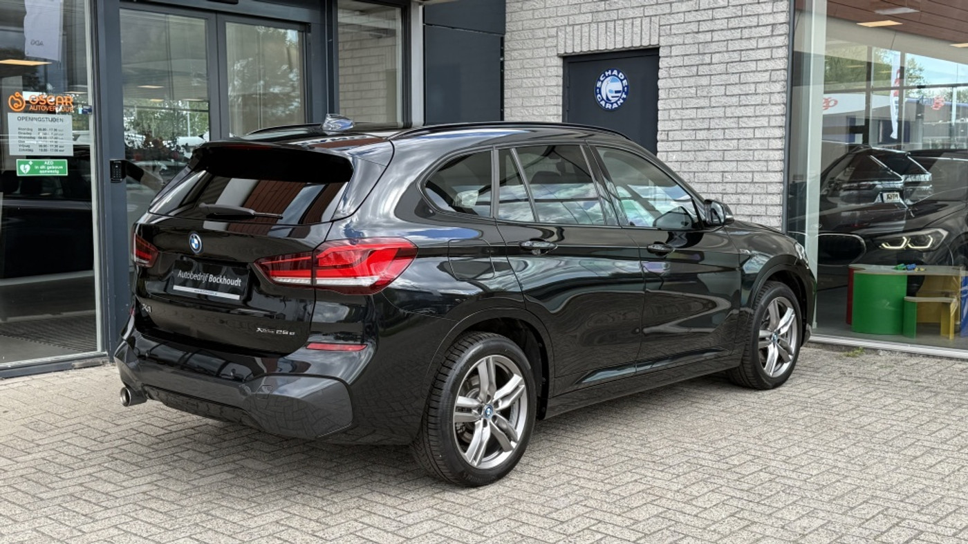 Foto van BMW X1 Xdrive25e