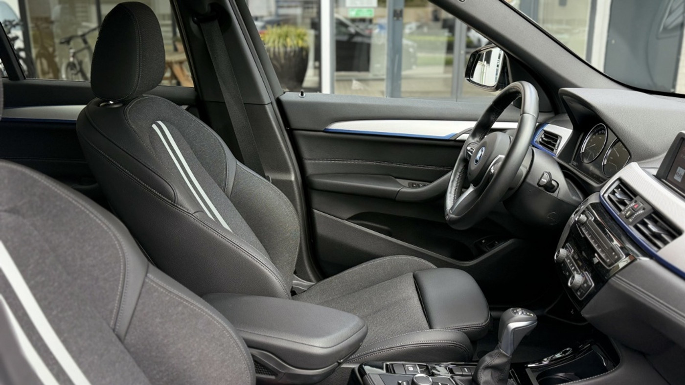 Foto van BMW X1 Xdrive25e