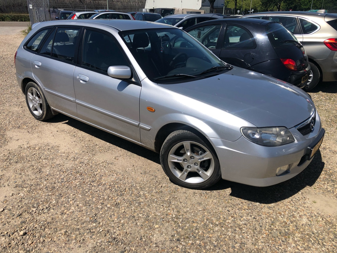 Mazda Mazda 323f verkocht 2003 - voorkant