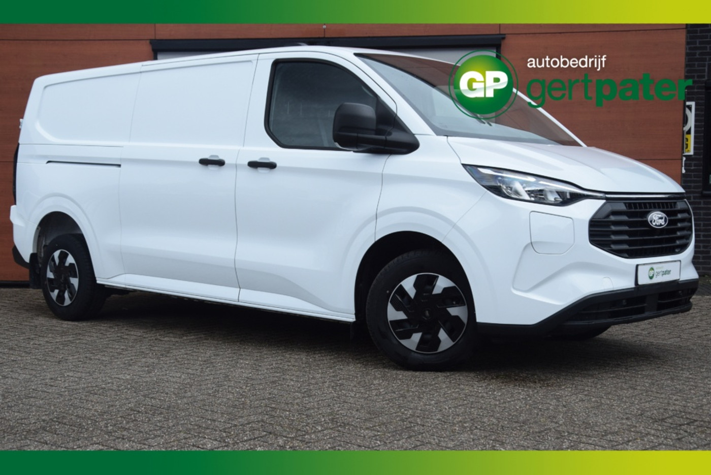Ford Transit Custom 320 PHEV L2H1 Trend 233PK Incl. BPM 2025 - voorkant