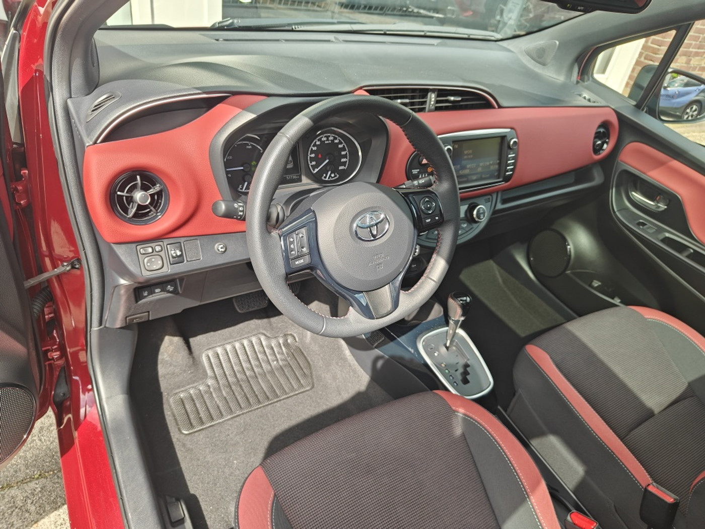Foto van Toyota Toyota Yaris Hybrid