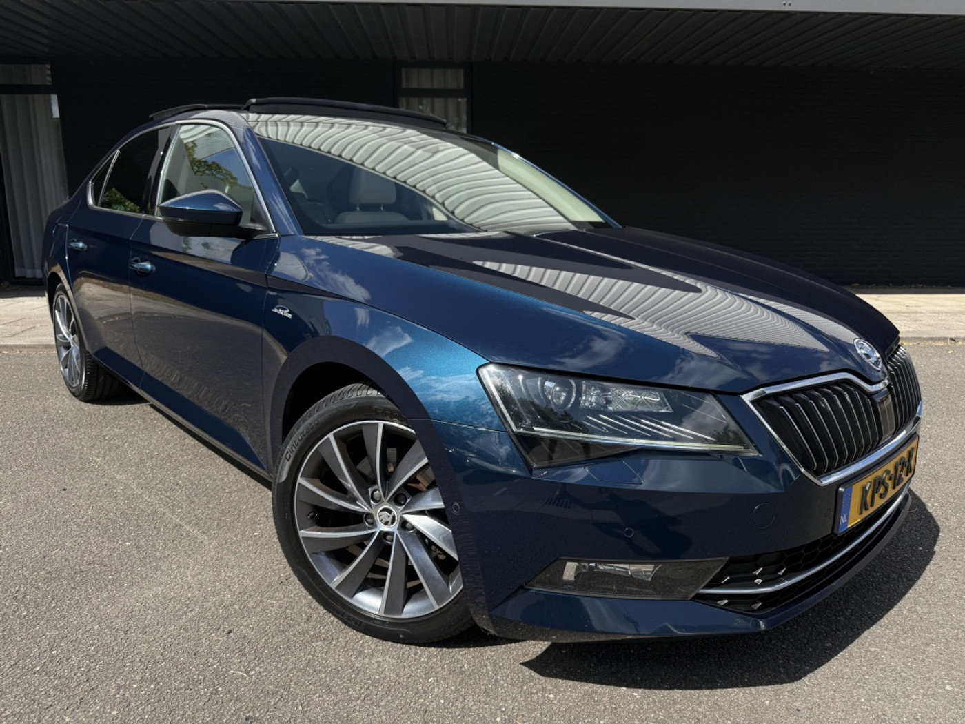 Skoda Superb 1.8 TSI Laurin & Klement - Top uitvoering! - 2017 - voorkant