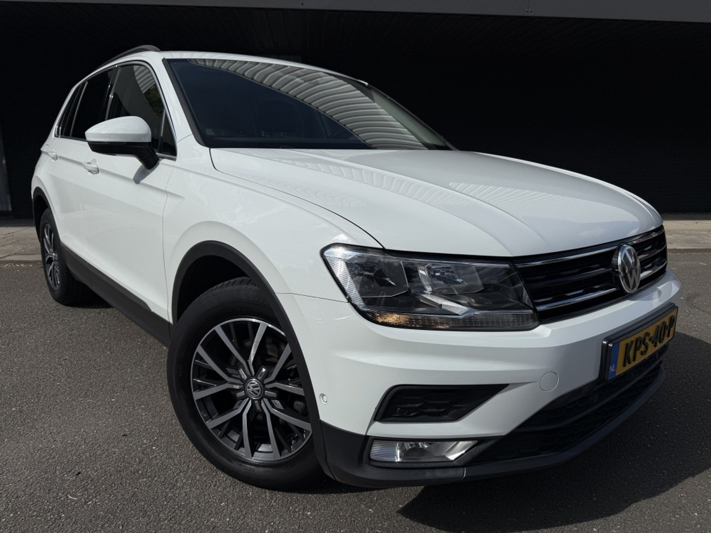 Volkswagen Tiguan 1.4 TSI ACT Connected series - Luxe uitvoering - Leer - Pano - 2016 - voorkant