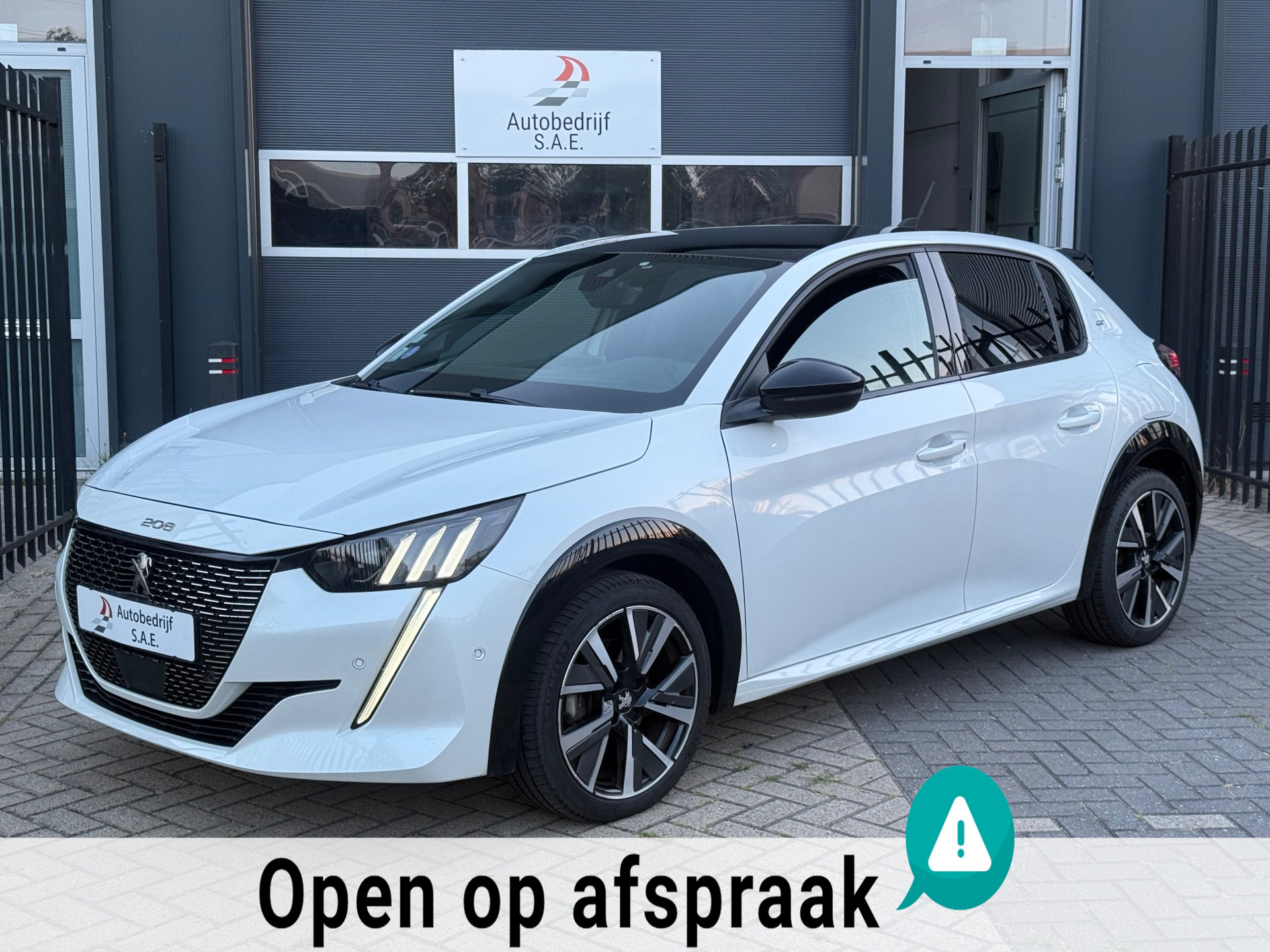 Peugeot 208 1.2 PureTech GT-Line CARPLAY COCKPIT CAMERA AUTOMAAT 2021 - voorkant
