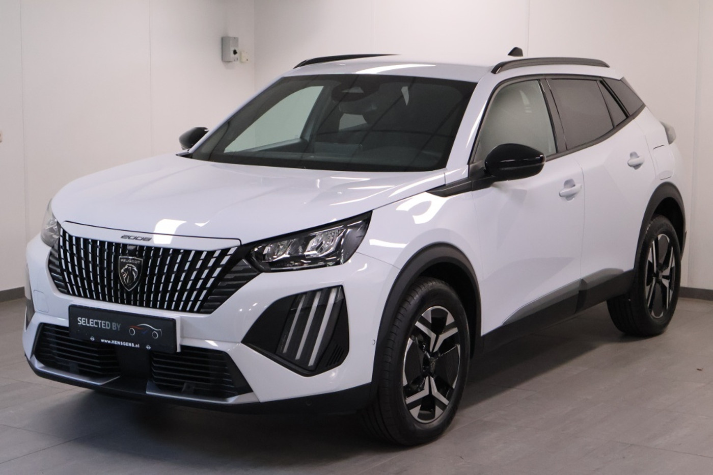 Peugeot 2008 1.2 Hybride 145 Allure | 360 Camera | Luxe 2025 - voorkant