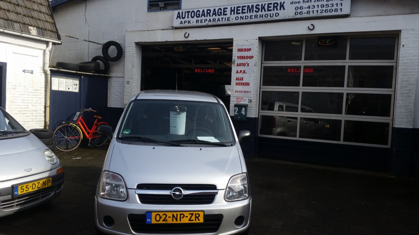 Opel Agila 1.2-16V Essentia 2004 - voorkant