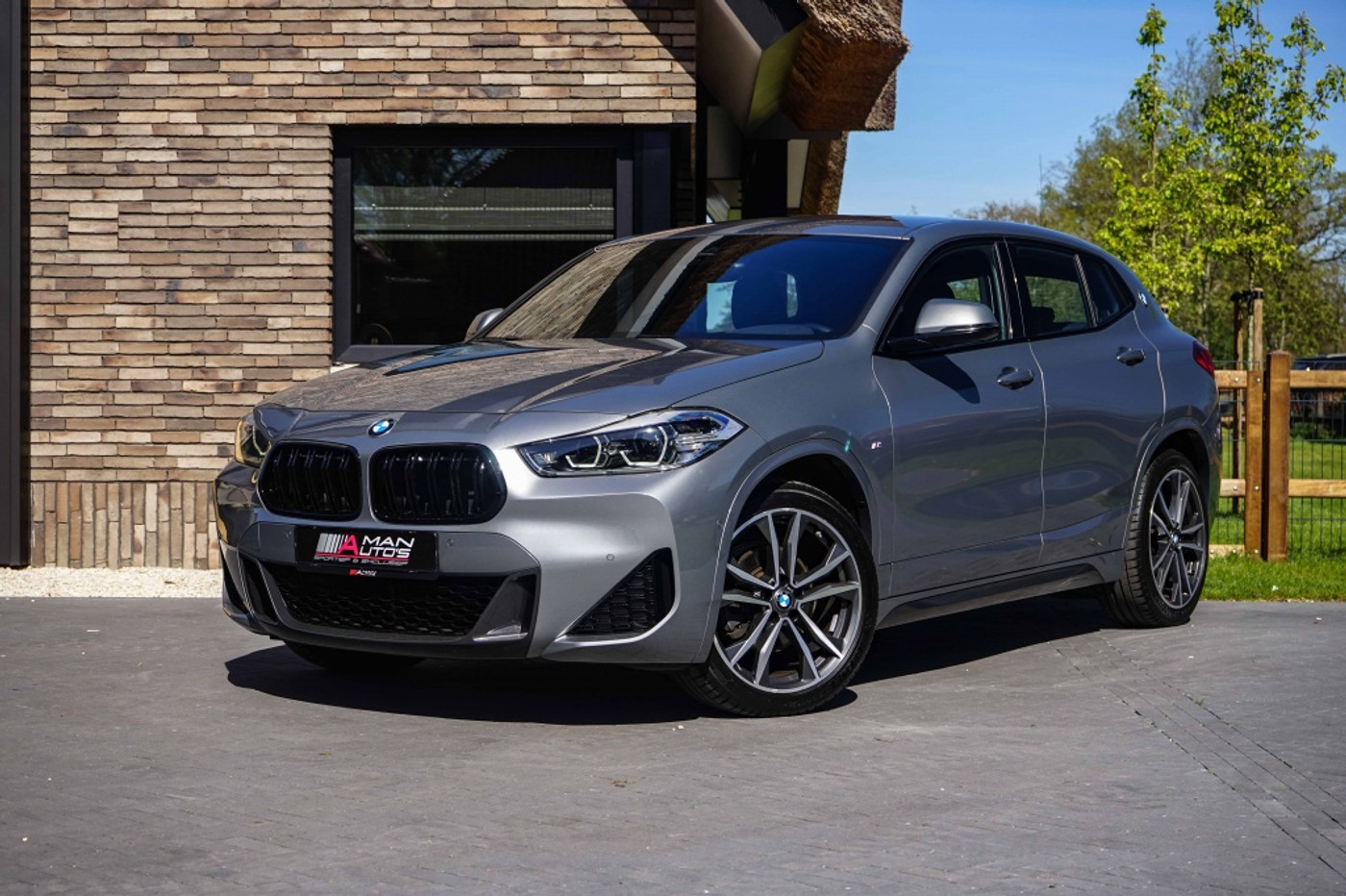BMW X2 sDrive 18i M-Sport shadow-line 136PK 2022 - voorkant