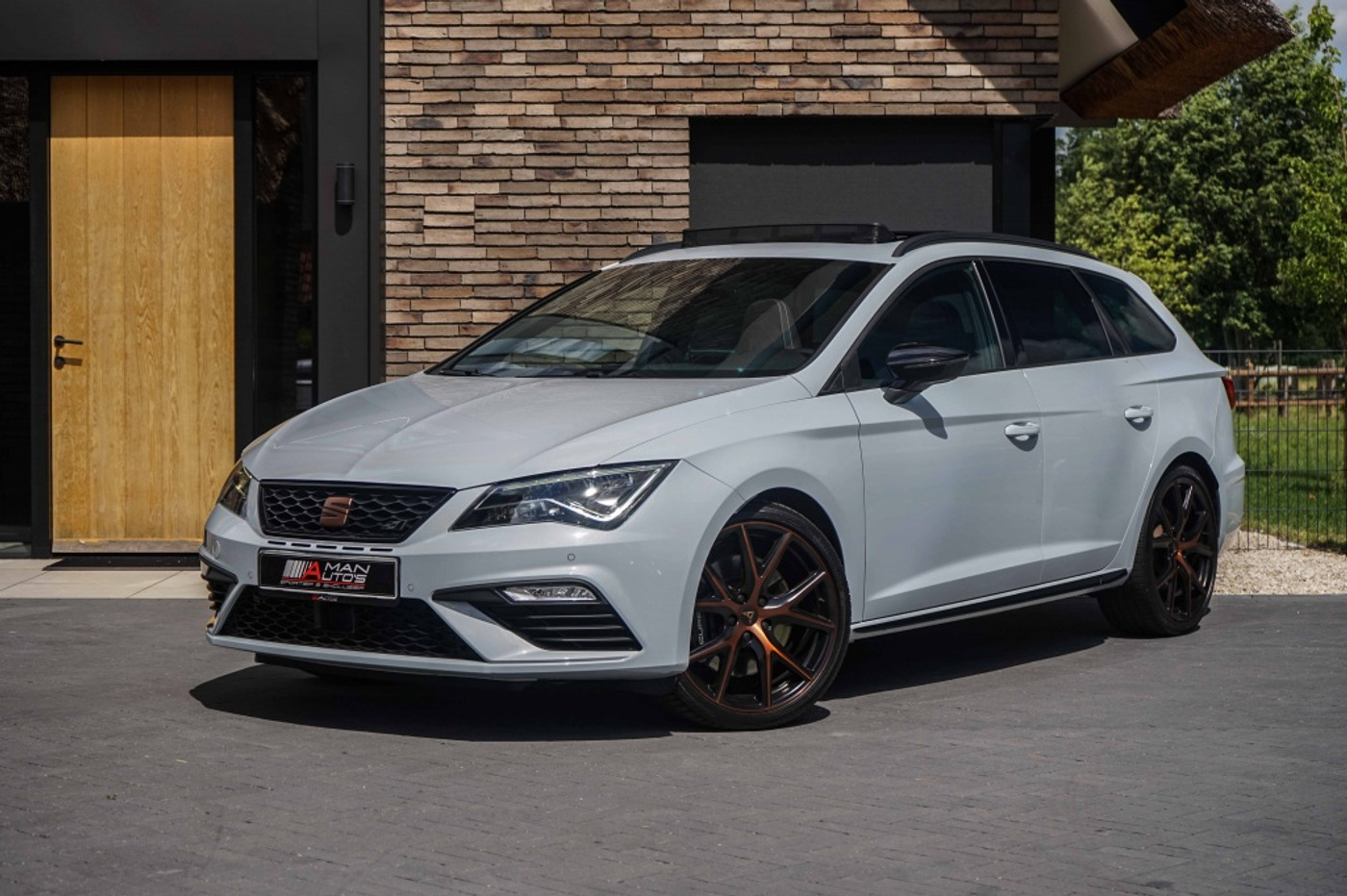 Seat Leon ST Cupra 300 4Drive Pano/Schaalstoel/Dynamic-Grey/DCC/ACC/VOL 2020 - voorkant