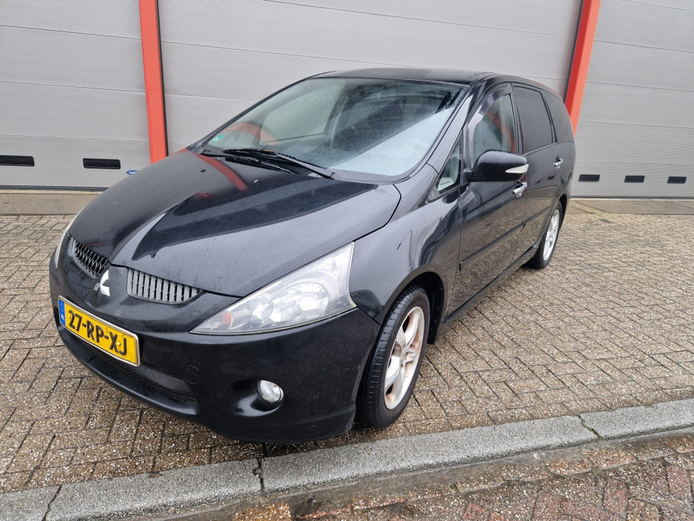 Mitsubishi Grandis 2.4-16V Intense 7 pers airco/cruise control 2005 - voorkant