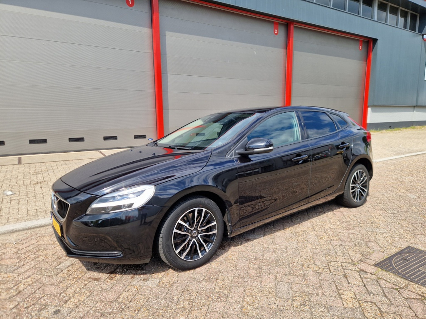 Volvo V40 2.0 D2 Inscription LED Camera Navi Cruise Climate 2019 - voorkant