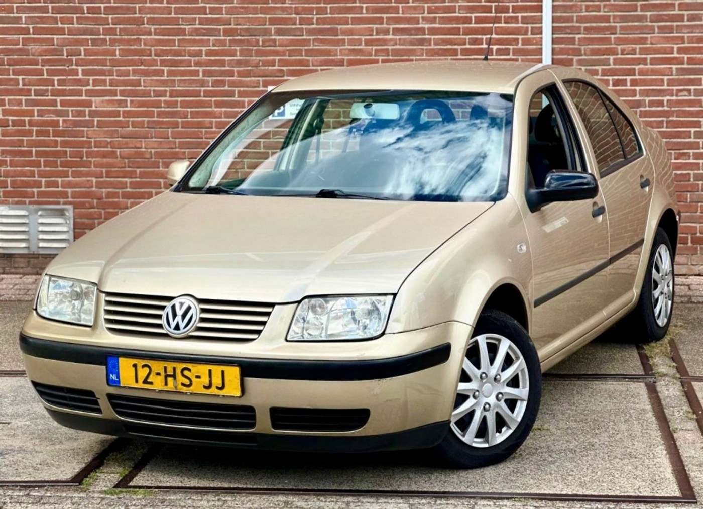 Volkswagen Bora 1.6-16V 2002 - voorkant