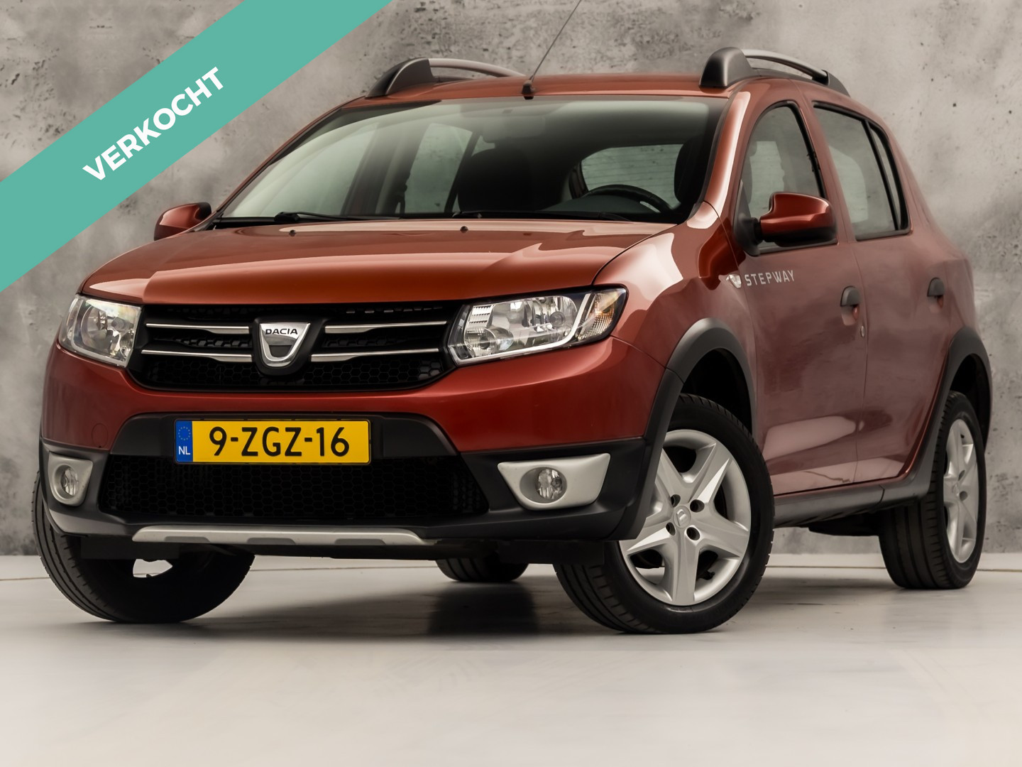 Dacia Sandero 0.9 TCe Stepway Lauréate 2015 - voorkant