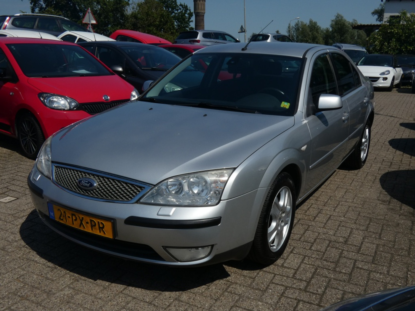 Ford Mondeo 2.0-16V Futura Automaat Airco 2005 - voorkant