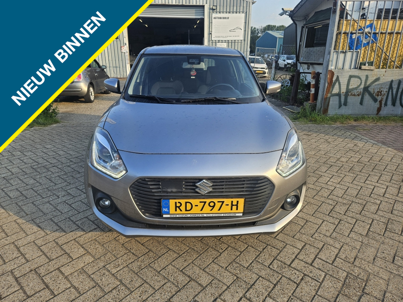 Suzuki Swift 1.2 Stijl Smart Hybr 2017 - voorkant