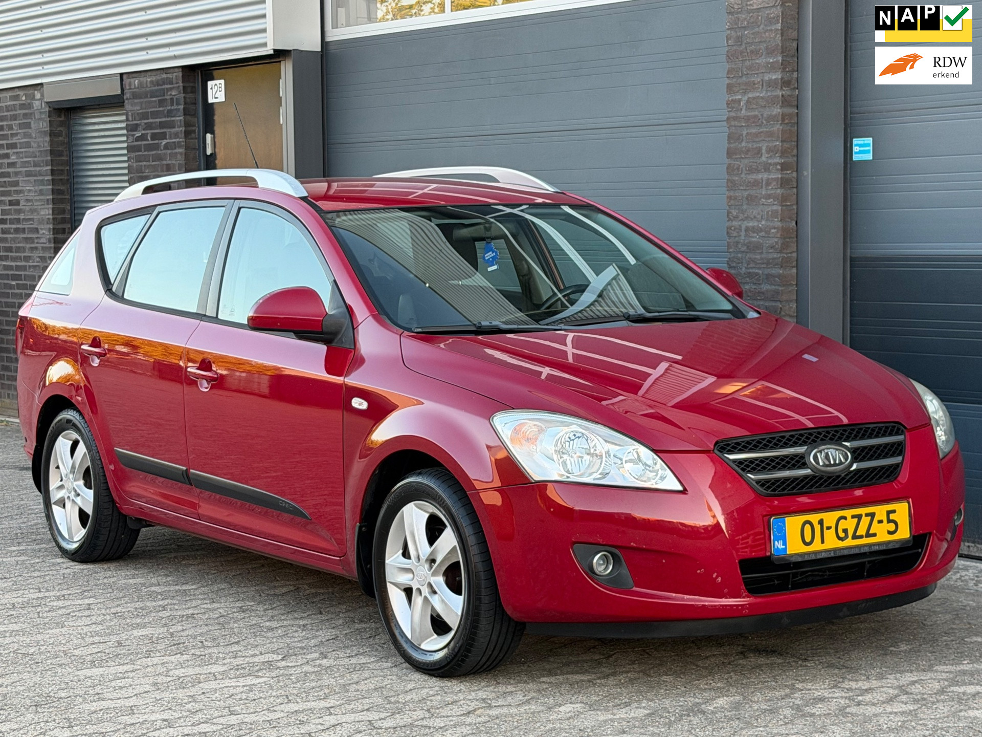 Kia Cee D 1.6 Business Edition AIRCO APK CRUISE PDC TREKHAAK 2008 - voorkant