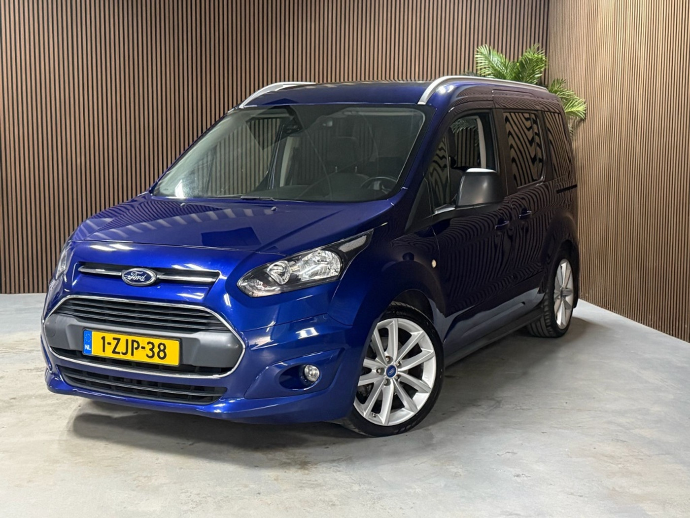 Ford Tourneo Connect 1.0 Titanium 2015 - voorkant