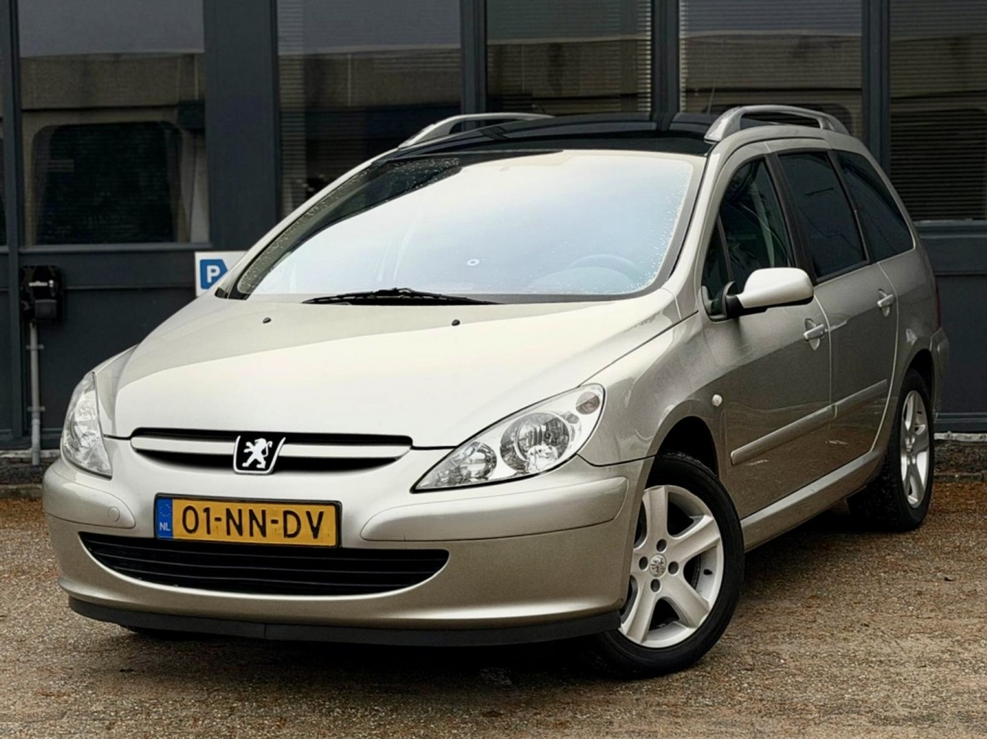 Peugeot 307 2.0 16V Pack |Clima |PanoramaDak |7 persoon 2004 - voorkant