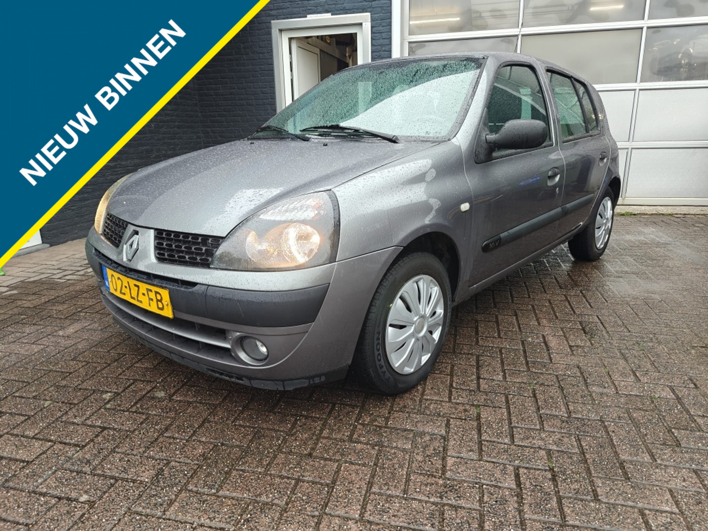 Renault Clio 1.2-16V Authentique 2003 - voorkant