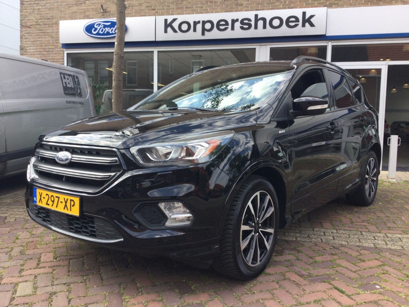 Ford Kuga 1.5 EcoB. 150 pk ST Line | Nw. distributoeriem. 2017 - voorkant