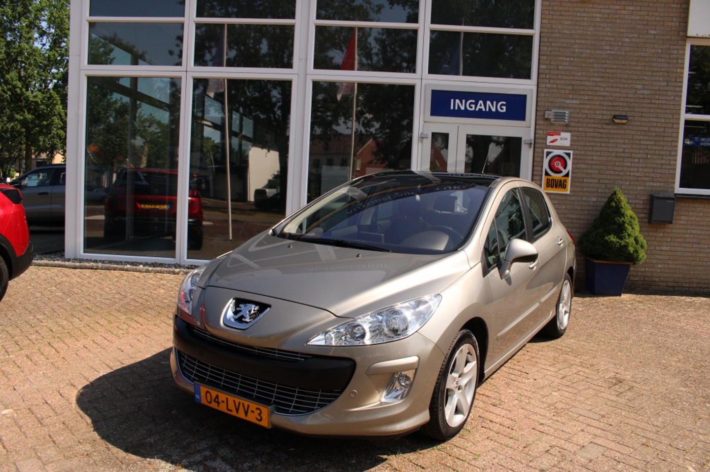 Peugeot 308 1.6 THP Signature 2010 - voorkant