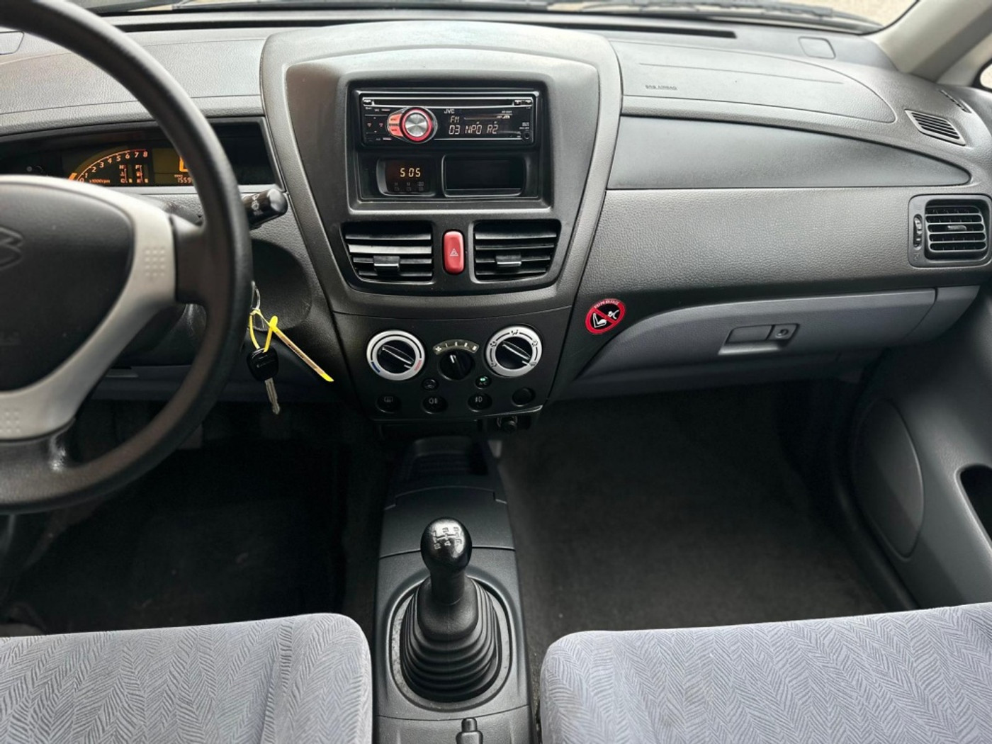 Foto van Suzuki Liana