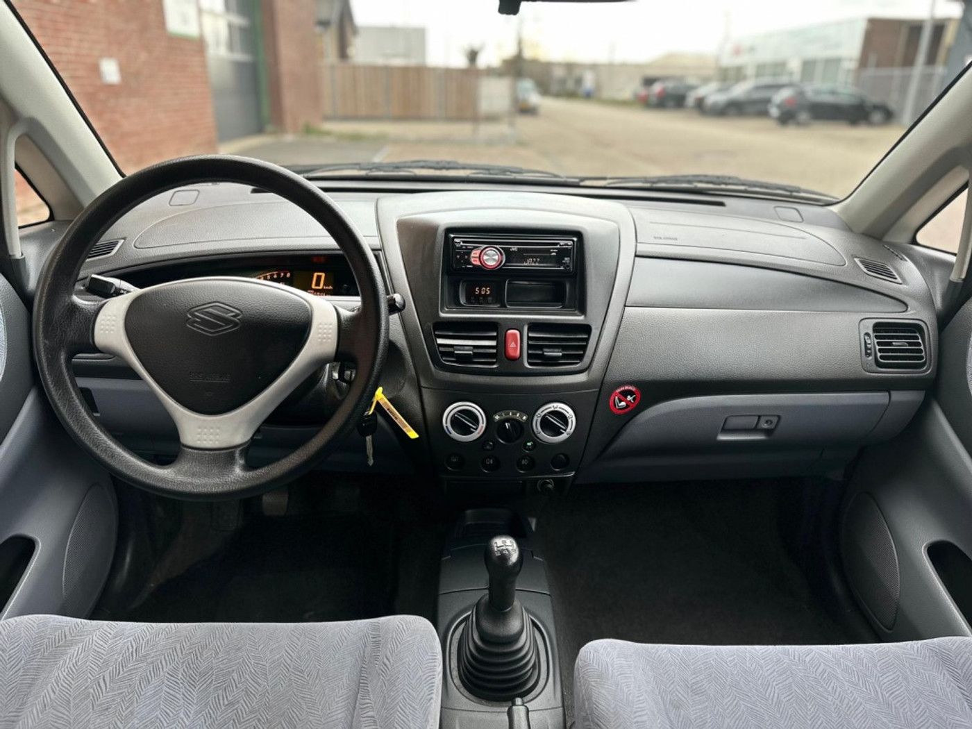 Foto van Suzuki Liana