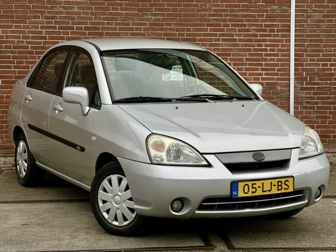 Foto van Suzuki Liana