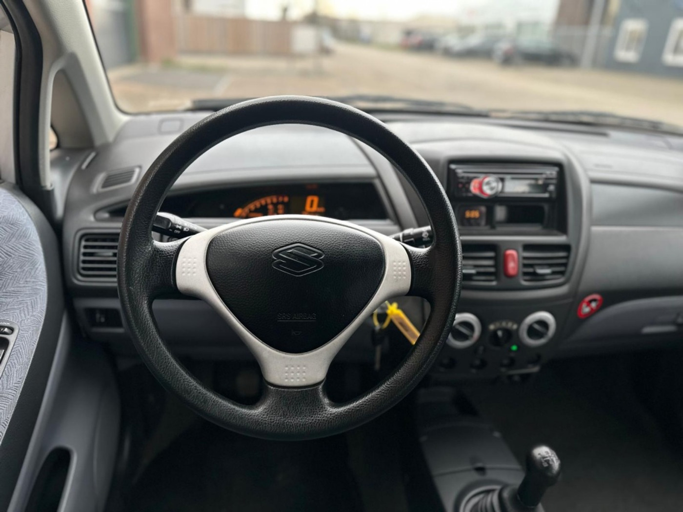 Foto van Suzuki Liana