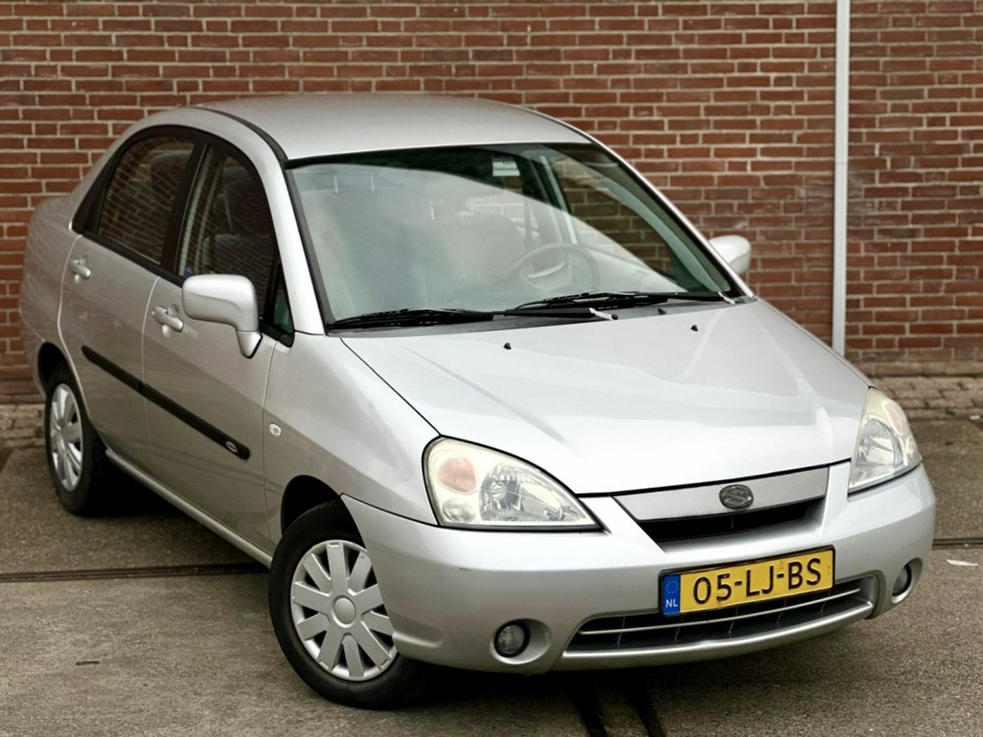 Foto van Suzuki Liana