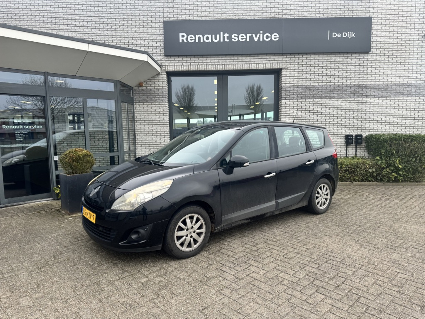 Renault Megane Scenic 1.9 dCi Expression 2011 - voorkant