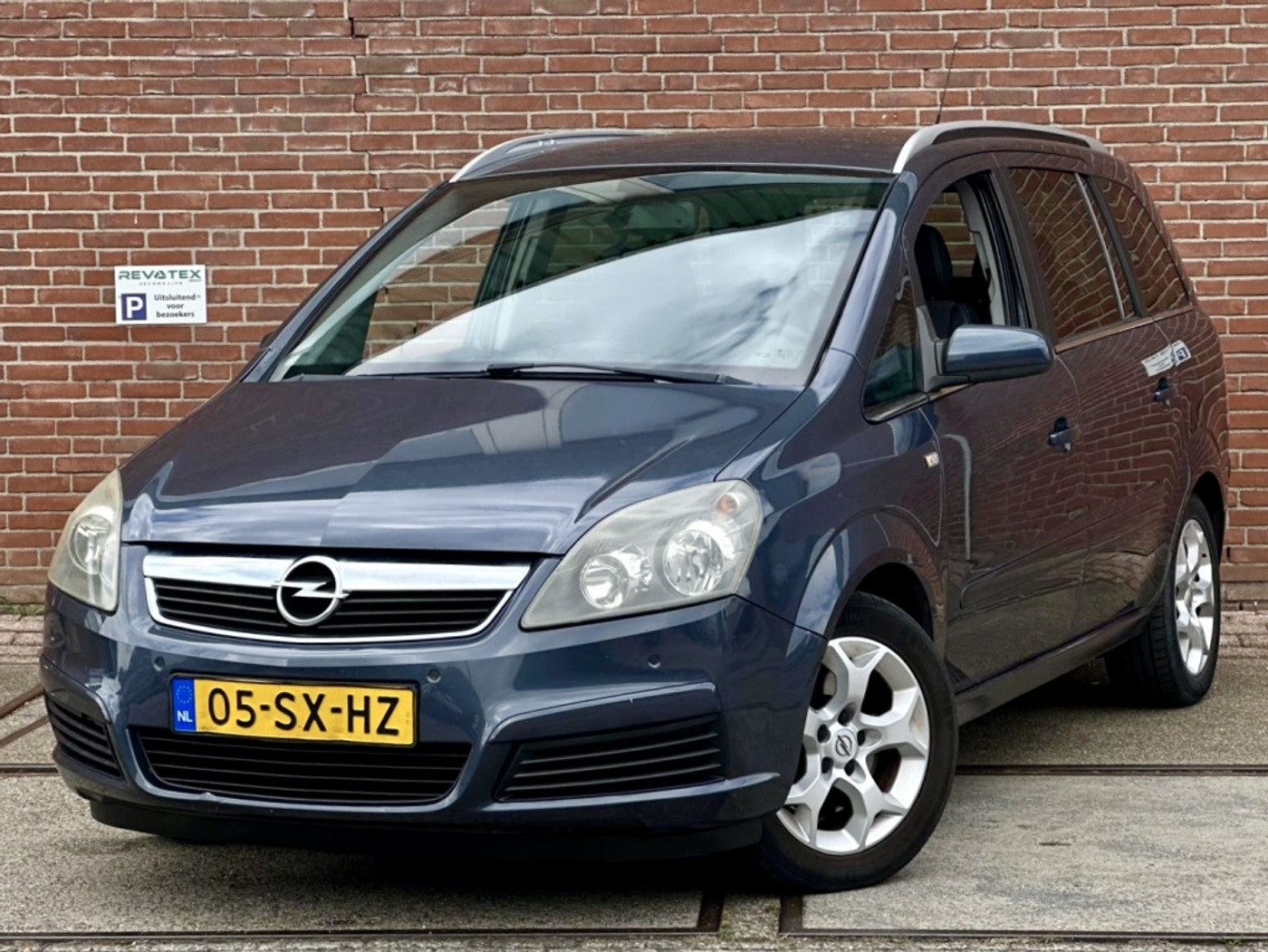 Opel Zafira 2.2 Business 2006 - voorkant