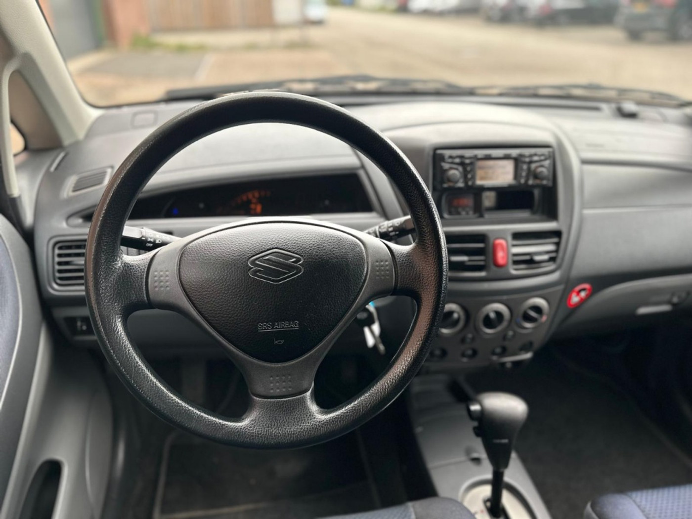 Foto van Suzuki Liana