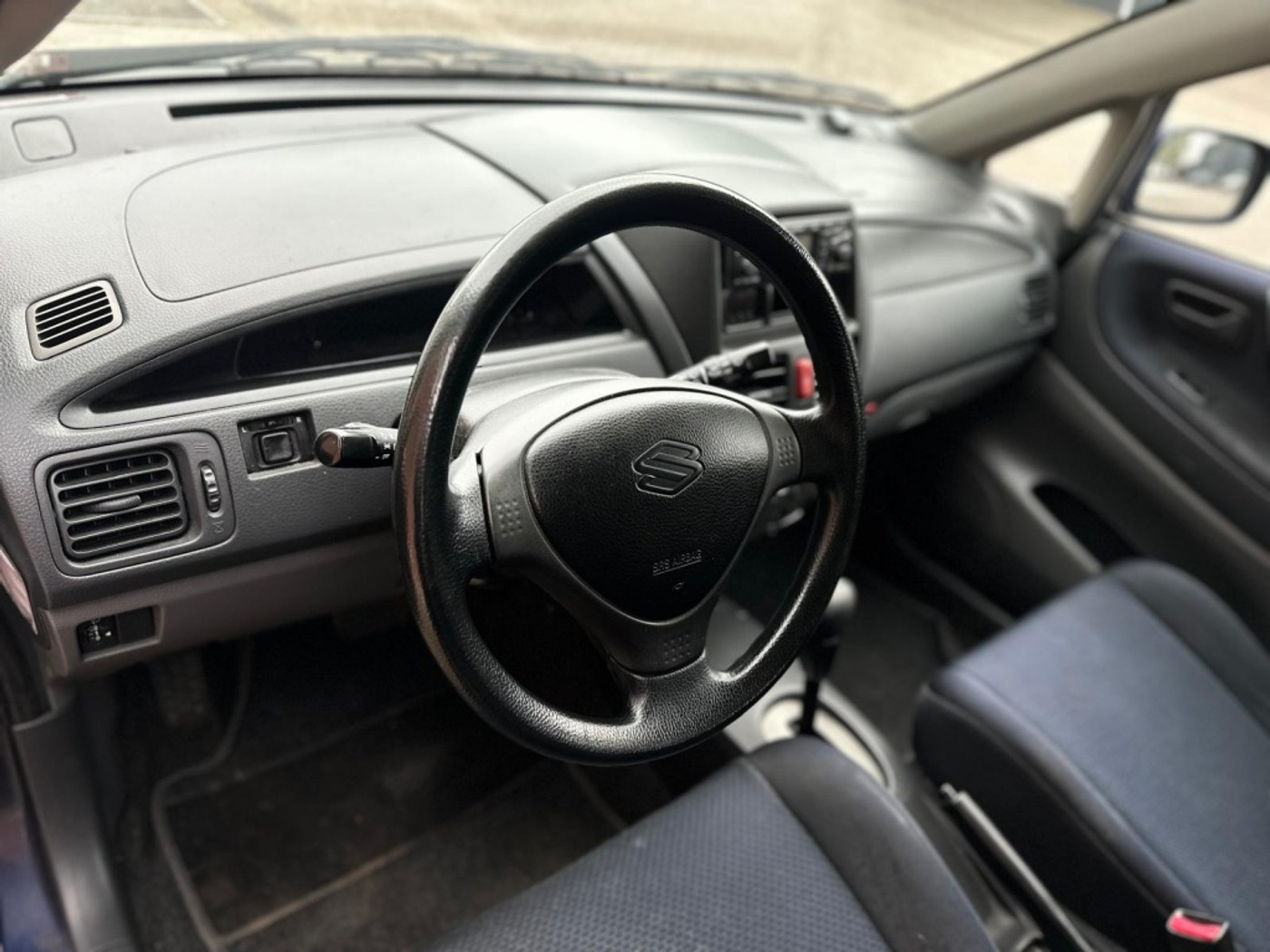 Foto van Suzuki Liana