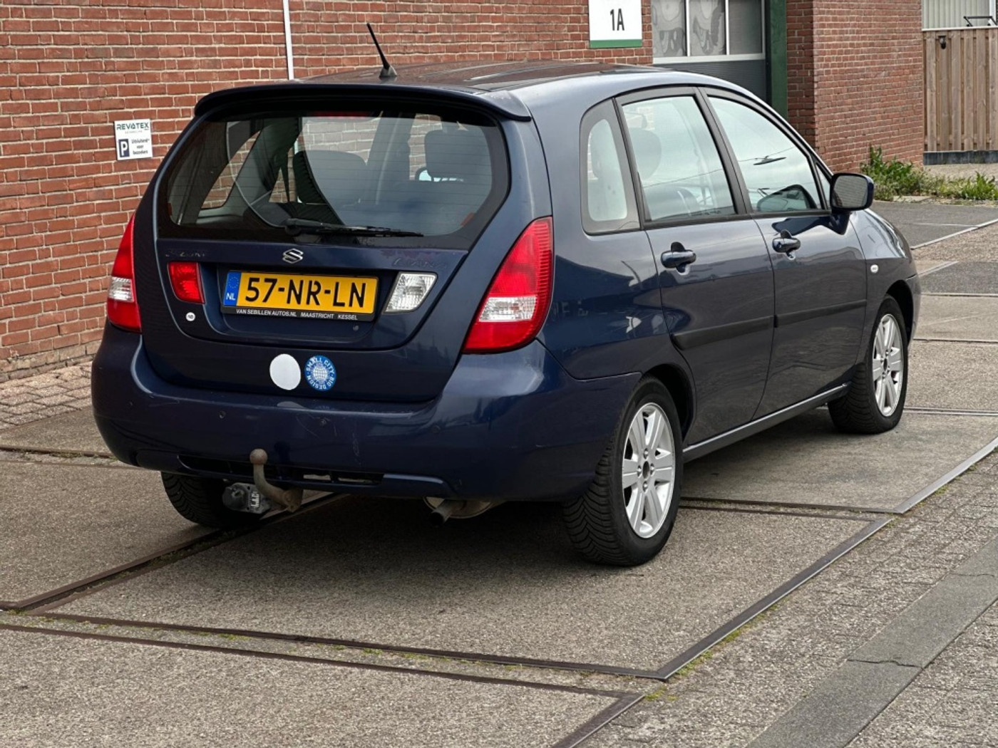 Foto van Suzuki Liana