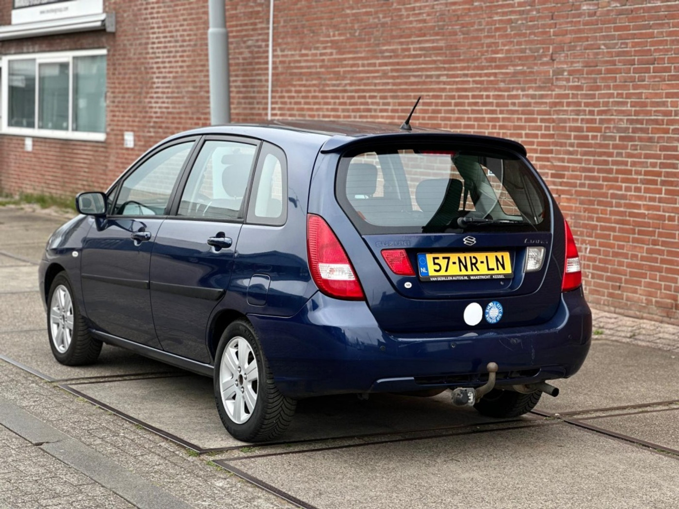 Foto van Suzuki Liana