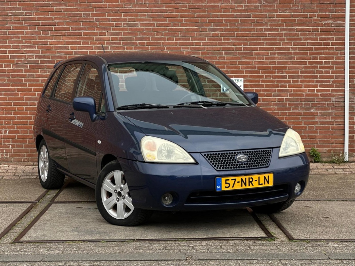 Foto van Suzuki Liana