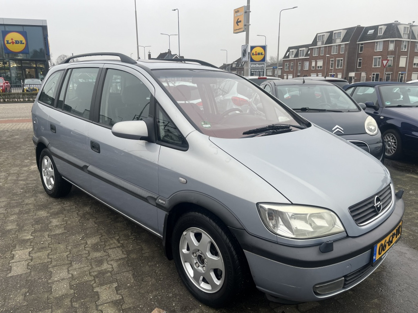 Opel Zafira-a 2.2-16V Elegance 2001 - voorkant
