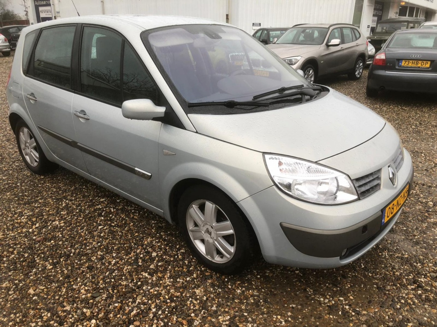 Renault Megane Scenic 2.0 AUTOMAAT 2004 - voorkant