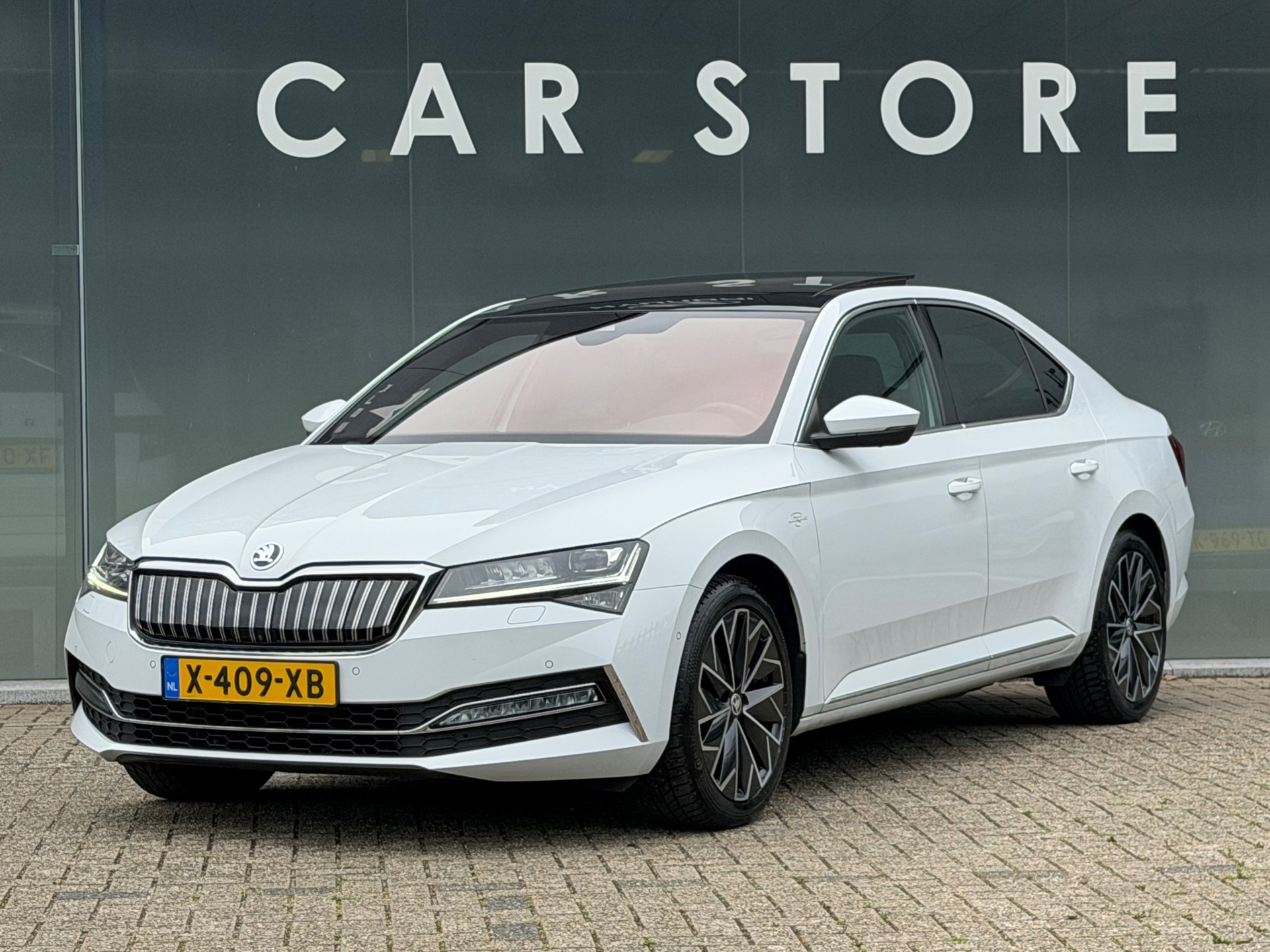 Skoda Superb 1.4 TSI iV LAURIN & KLEMENT PANORAMADAK TREKHAAK 2020 - voorkant