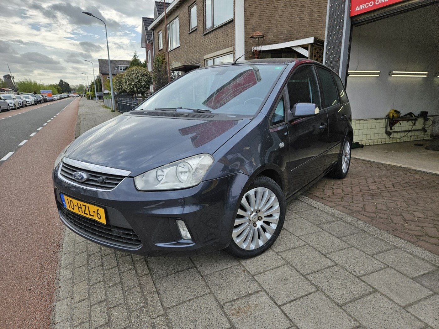 Ford C-max 1.8-16V Titan | Navigatie | Trekhaak | AC | Cruise control 2009 - voorkant