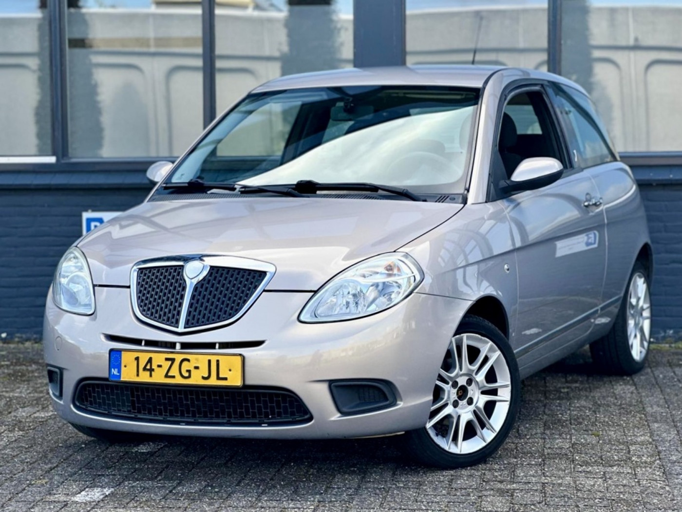 Lancia Lancia Ypsilon 1.4-16V Oro |Stuurbkr |Airco |Nieuwe APK 2008 - voorkant