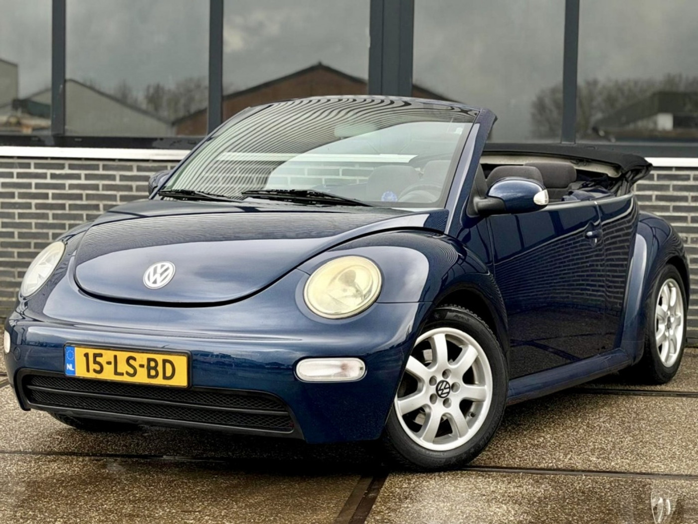 Volkswagen New Beetle Cabriolet 2.0 |Cabrio |Airco |Nieuwe APK 2003 - voorkant