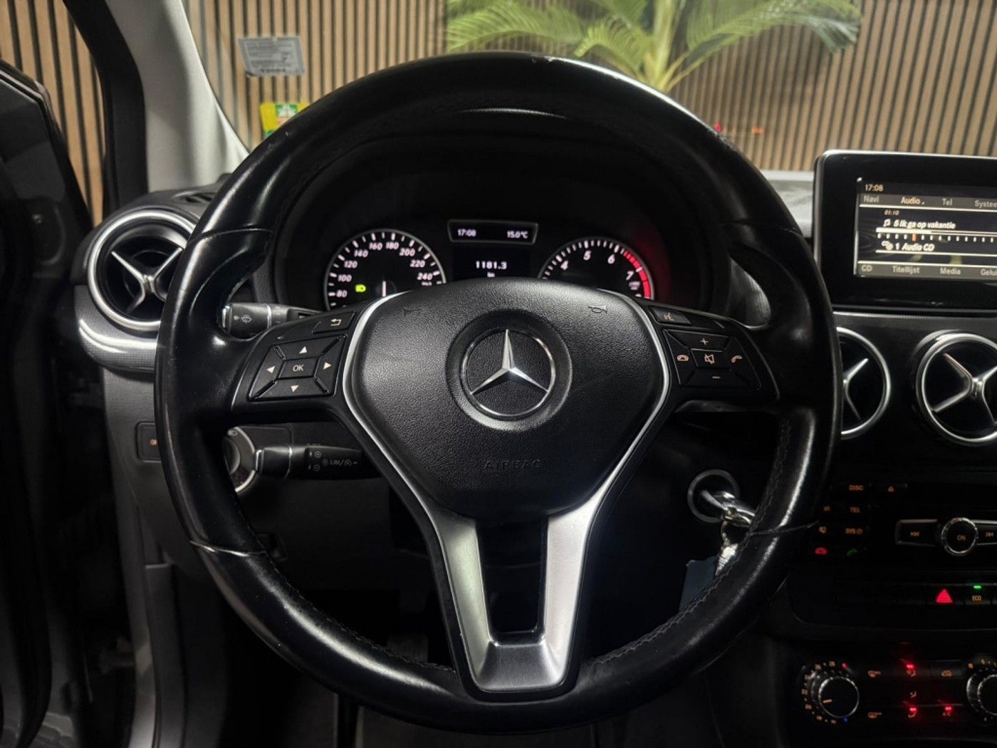 Foto van Mercedes-Benz B 180